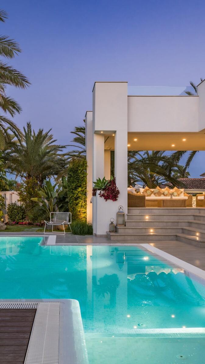 Panoramic overview of VILLA AUSTRALIA in full context