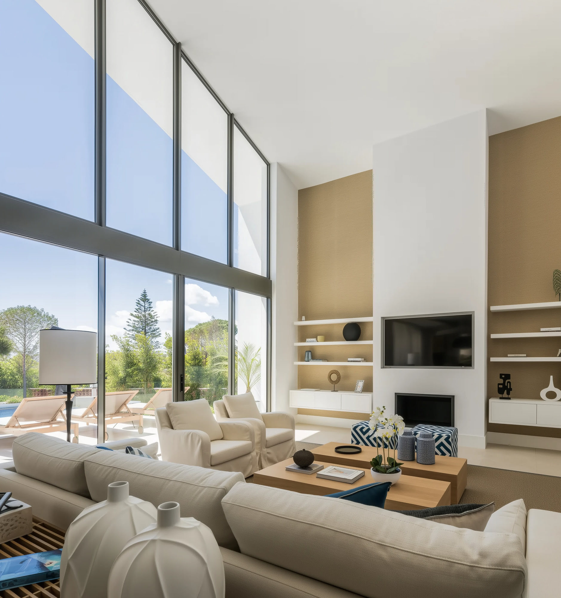 Comedor y cocina abiertos, con materiales nobles y detalles contemporáneos