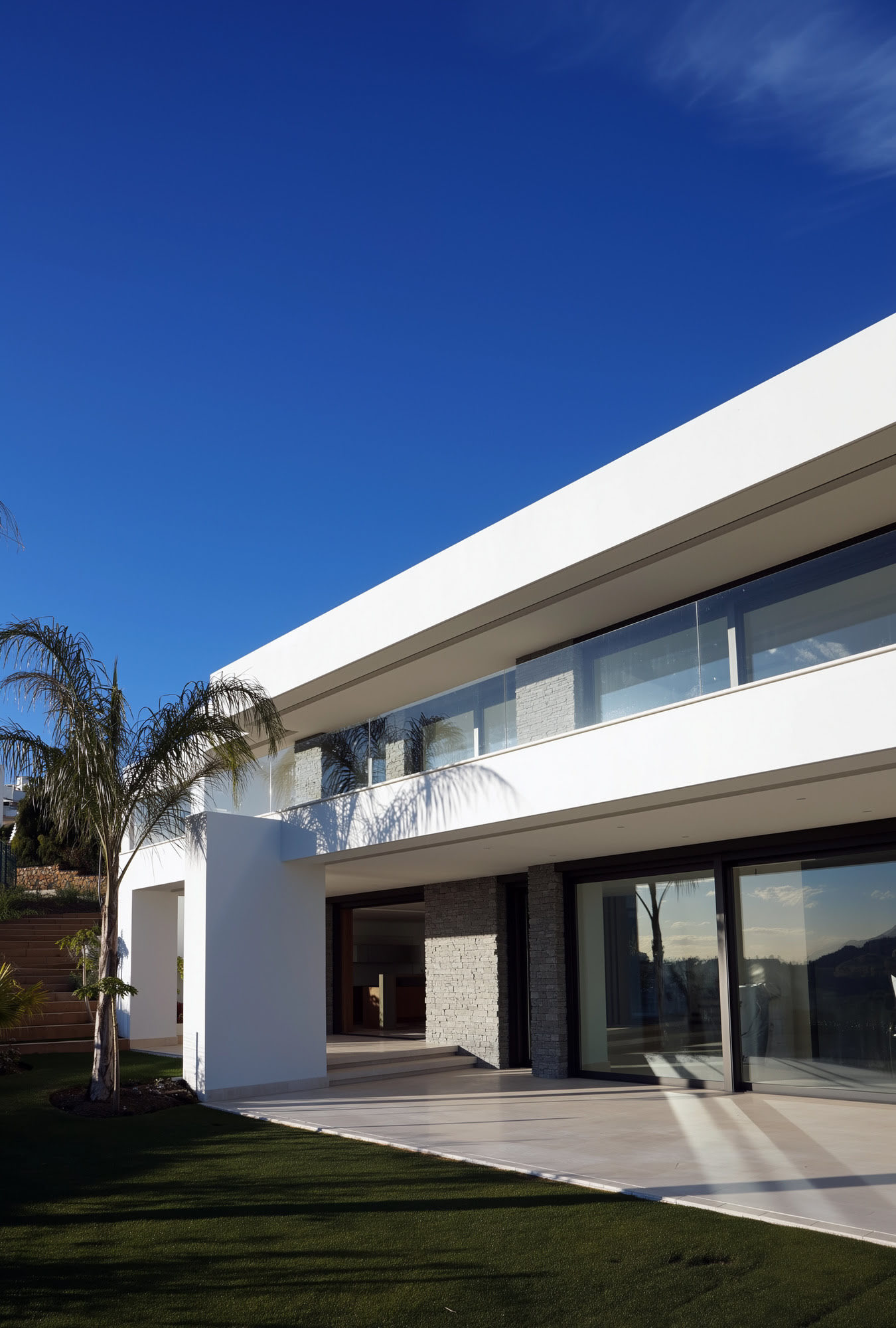 Night lighting accentuating clean horizontal lines