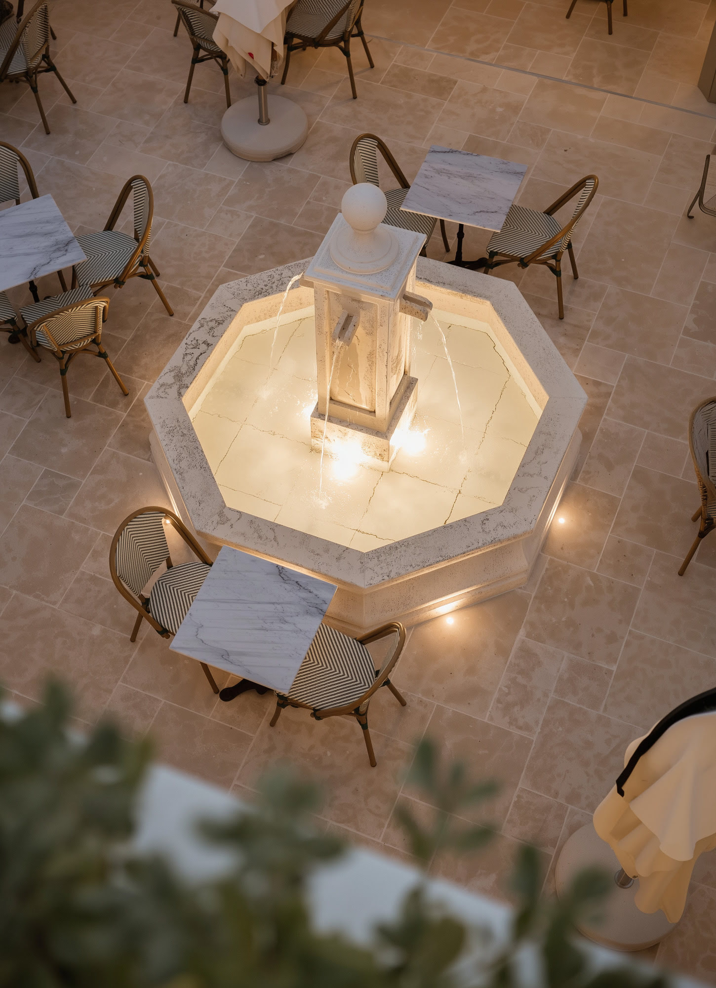 FORUM – social activity in commercial square with surrounding landscape