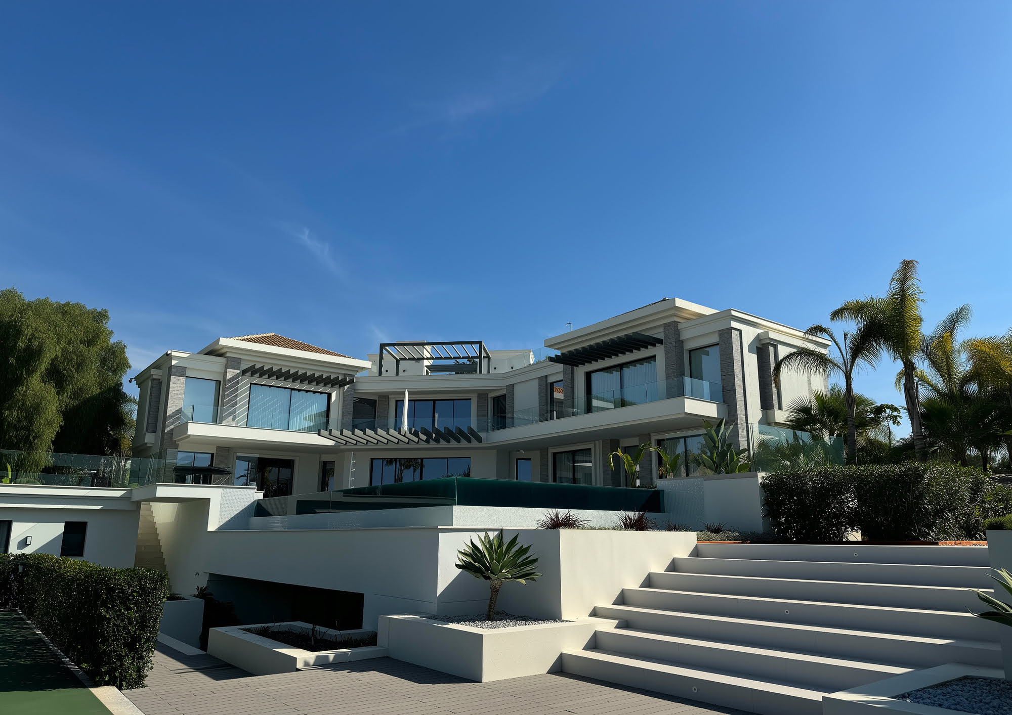 HILLVIEW ESTATE – contemporary luxury villa with layered terraces and panoramic views
