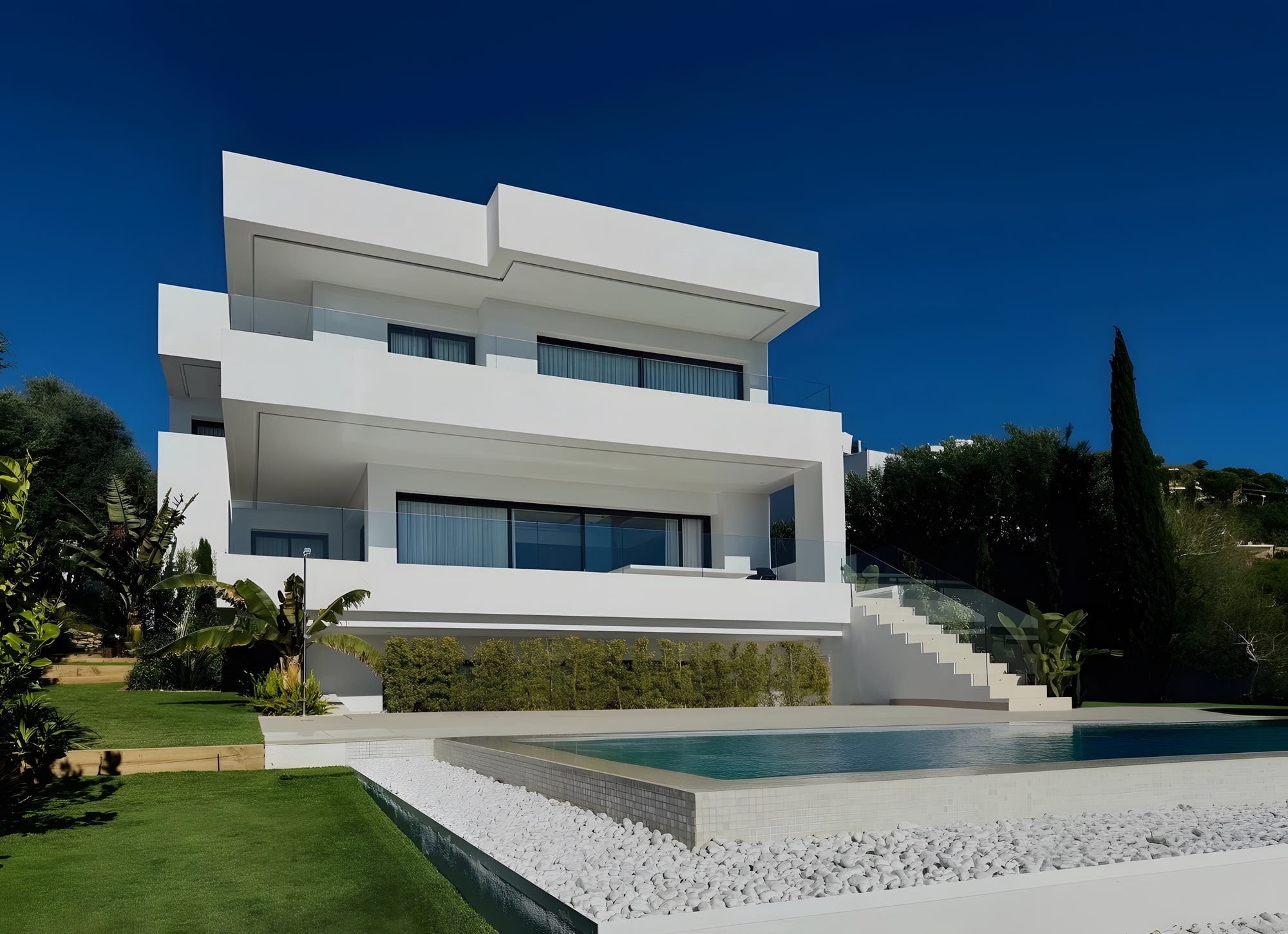 CASA SONUWE – geometric white villa with layered garden terraces